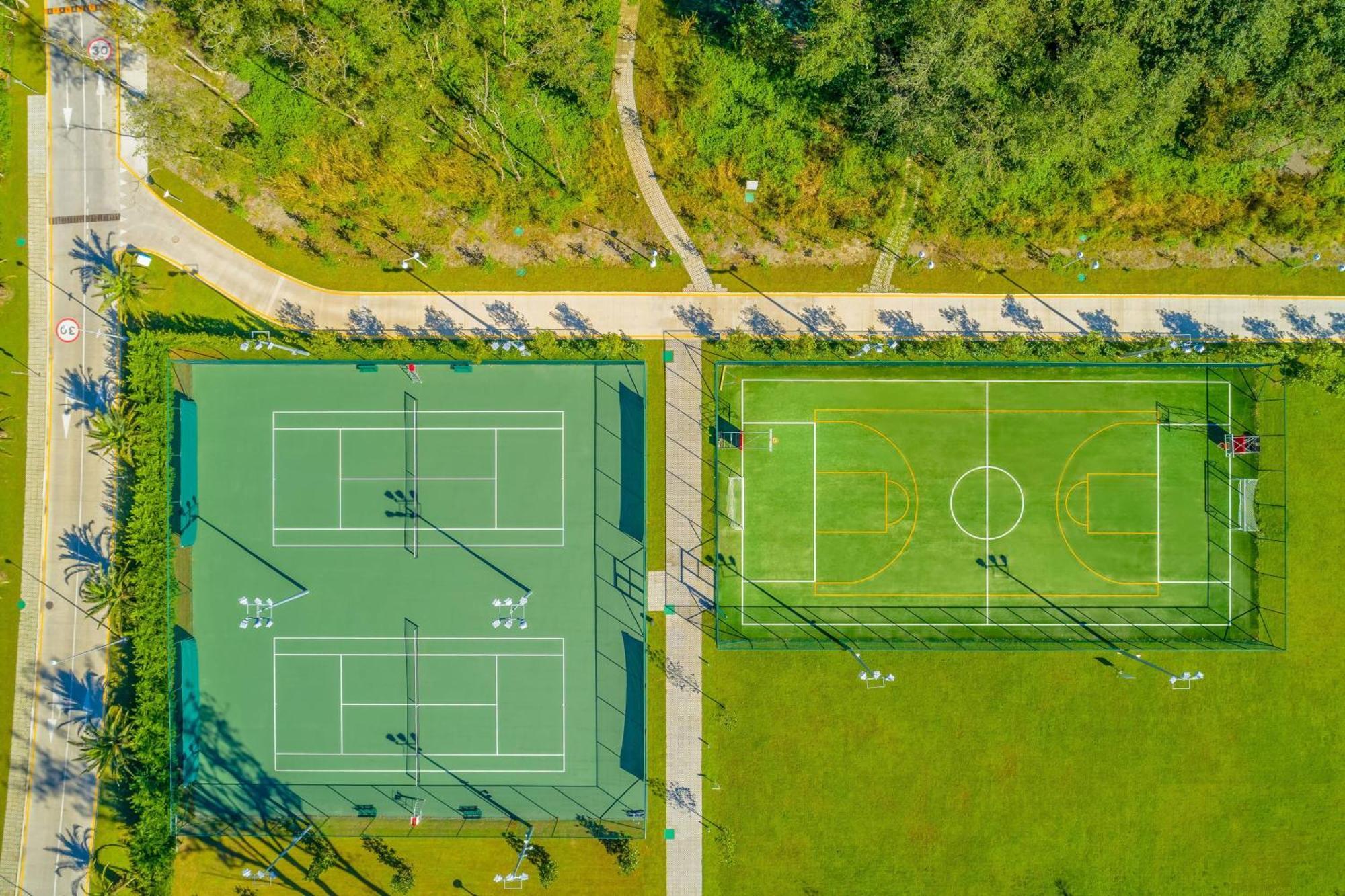 Paragraph Resort & Spa Shekvetili, Autograph Collection Exterior photo Tennis and football fields